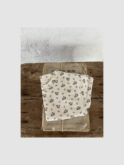 Remi Tee | Flower on Beige